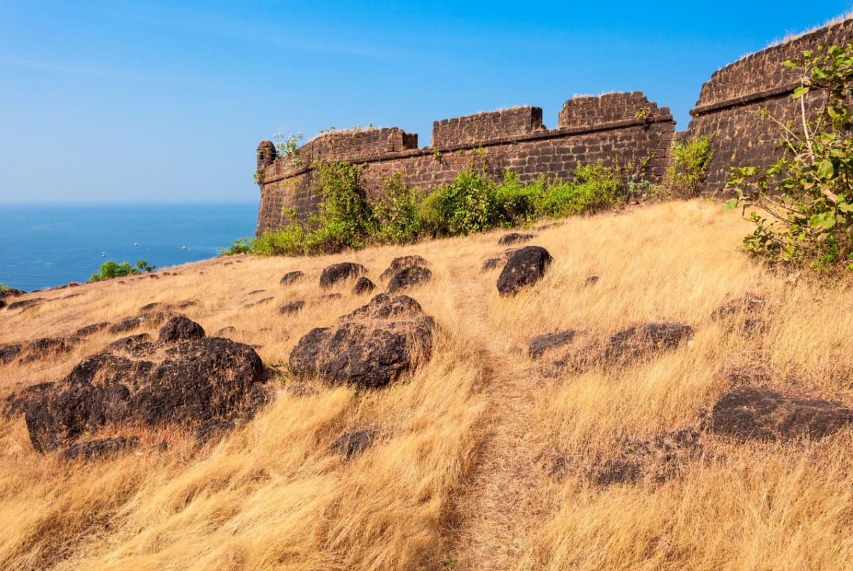 Chapora Fort | luxury tempo traveller on rent